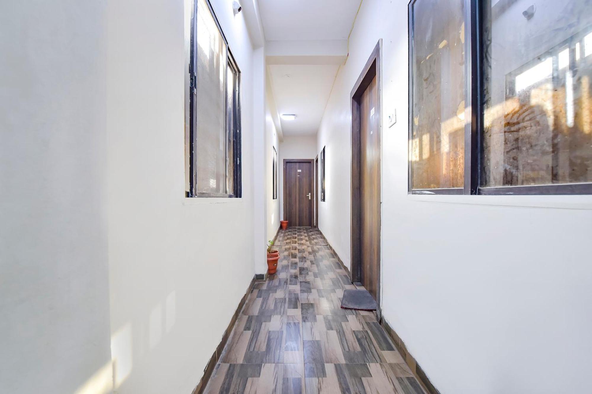 Отель Fabexpress Nishesh Tower Удджайн Экстерьер фото